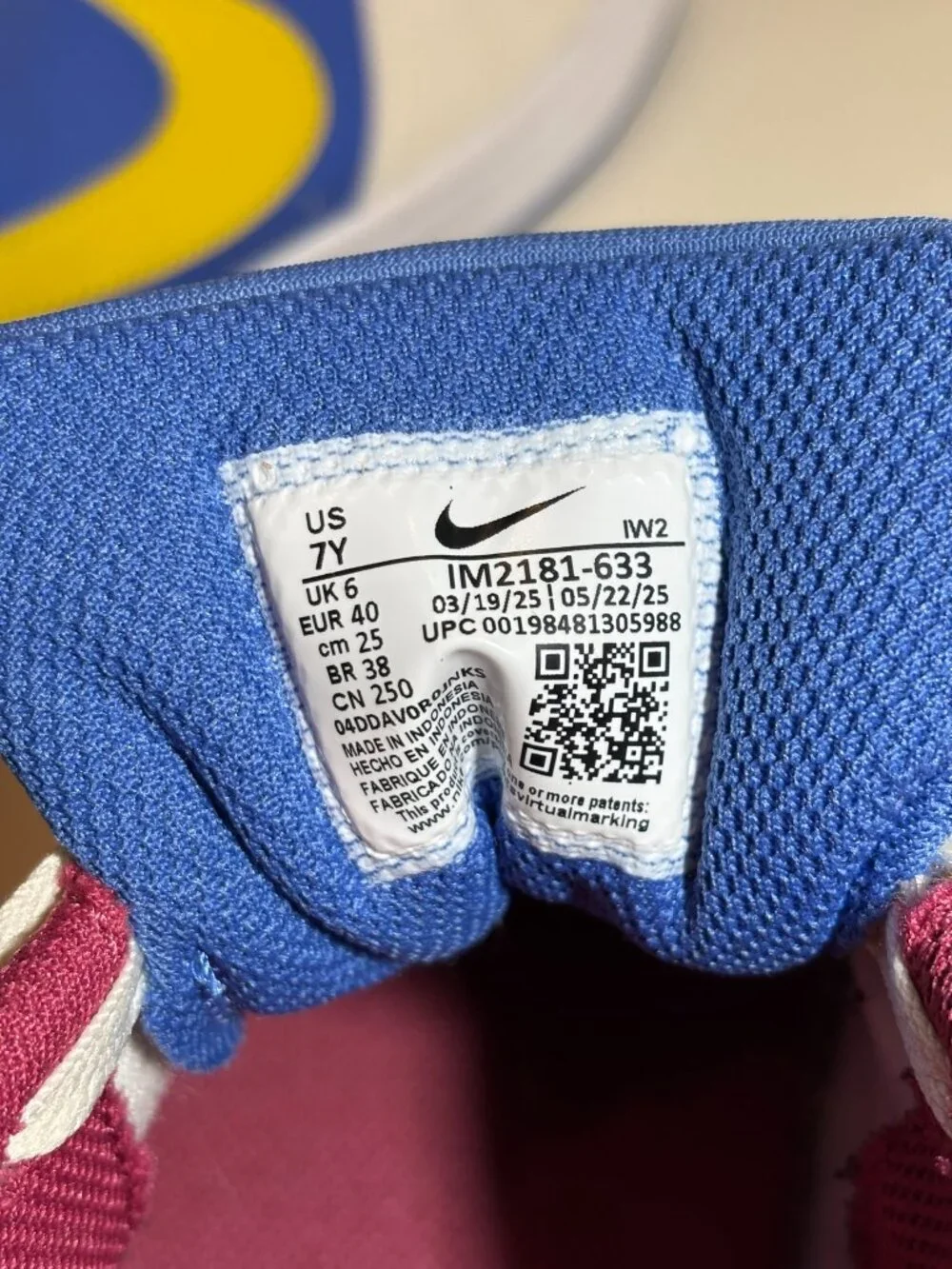 NWOT Nike White Red Blue Yellow Lace-up Athletic Tennis Shoes Size 7Y Kids - Picture 8 of 8